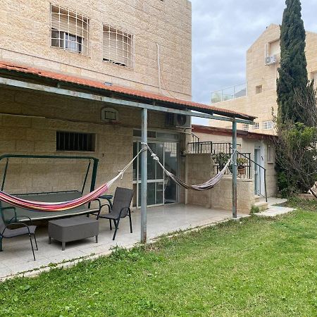 Апартаменты דירת גן מרווחת במיקום מעולה עם נטפליקס חינמי Ma'ale Adumim Экстерьер фото