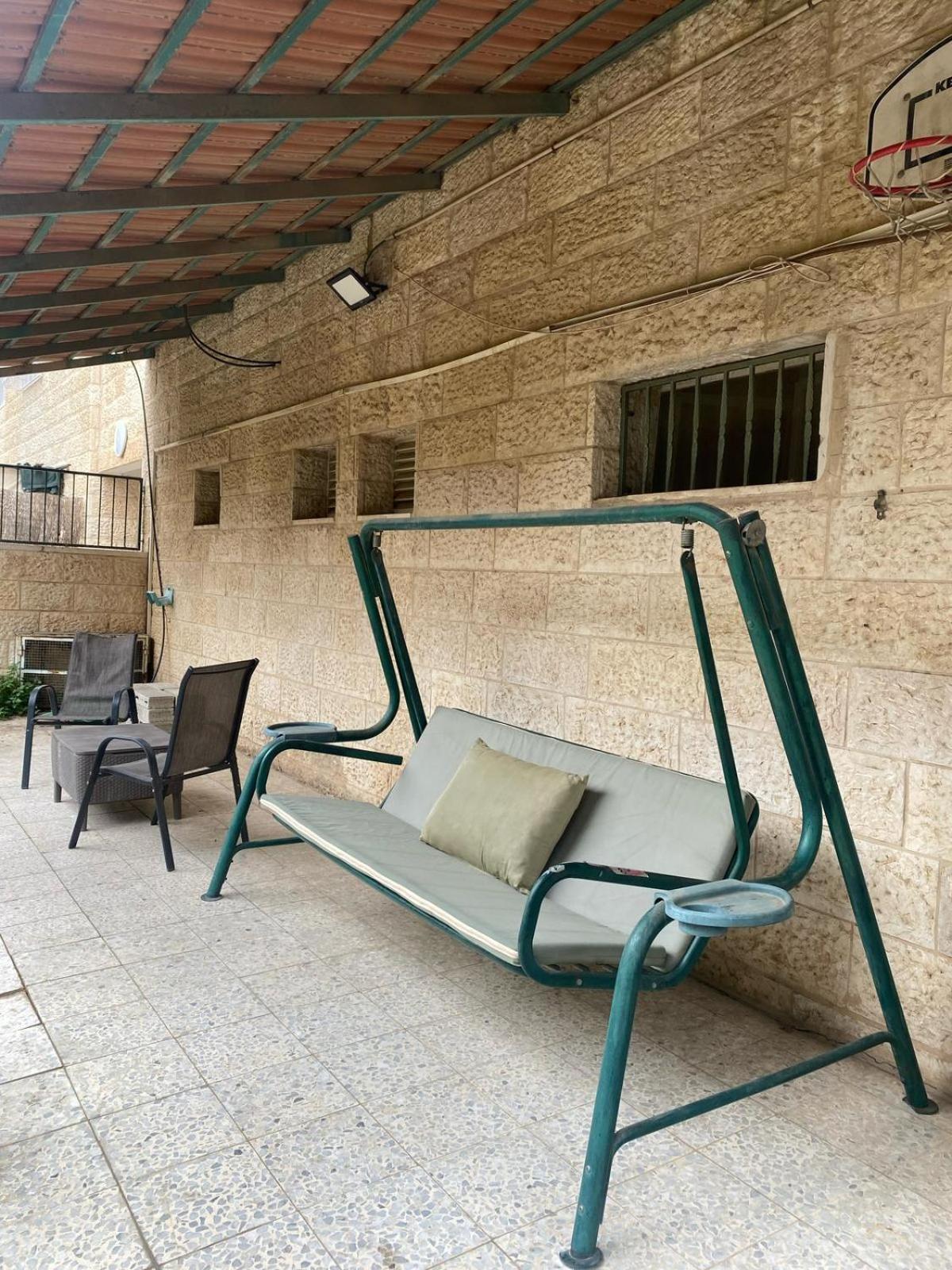 Апартаменты דירת גן מרווחת במיקום מעולה עם נטפליקס חינמי Ma'ale Adumim Экстерьер фото